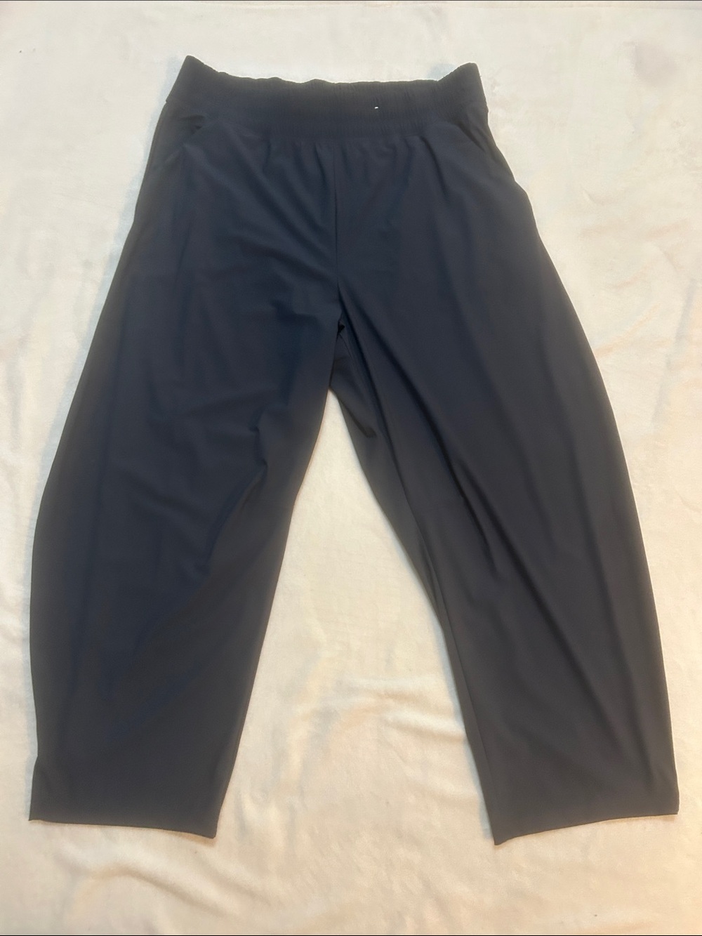 Old Navy Women’s High-Waisted SleekTech Barrel Ankle Pants Navy Size Large